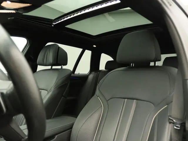 BMW 5 Serie Touring 530i 2020 Benzine 12