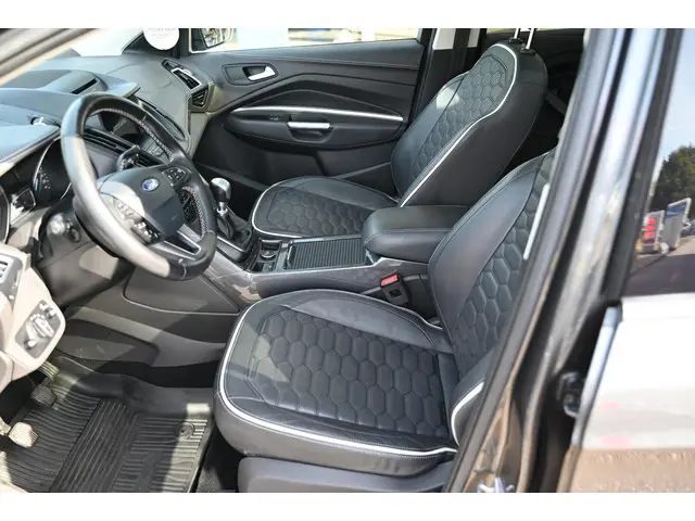 Ford Kuga 1.5 EcoBoost Vignale 2018 Benzine 19