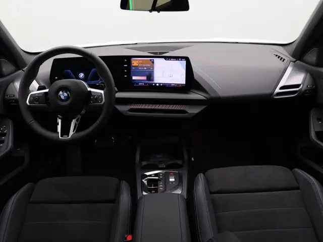 BMW 1 Serie 120 2025 Benzine 7