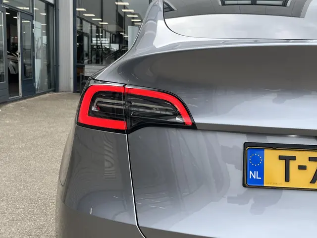Tesla Model Y Long Range AWD 75 kWh 2023 Elektrisch 49