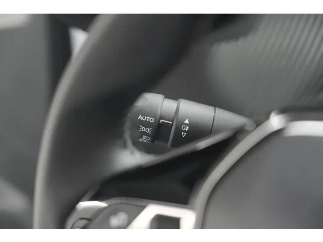 Peugeot 2008 PureTech 100 Allure 2024 Benzine 35