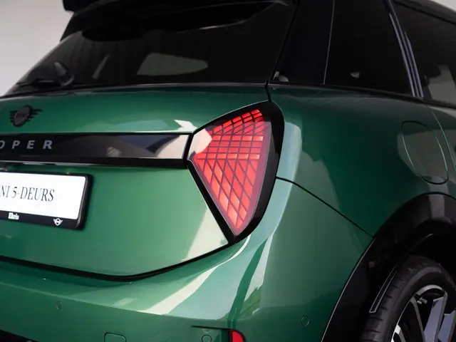 MINI 5-Deurs Cooper C 2025 Benzine 20