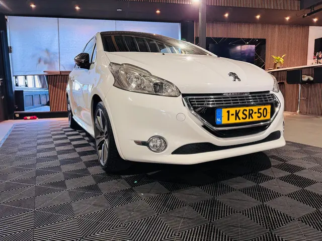 Peugeot 208 1.6 THP XY 2013 Benzine 4