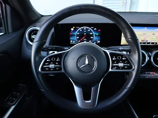 Mercedes-Benz GLB 180 Luxury Line 2023 Benzine 12