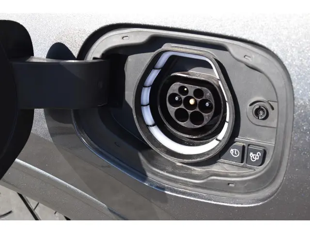 Ford Kuga 2.5 PHEV 225 PK ST-Line X 2020 Hybride Benzine 6