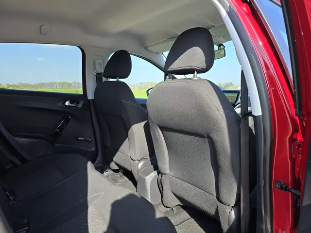 Peugeot 208 1.2 PureTech Style 2015 Benzine 28