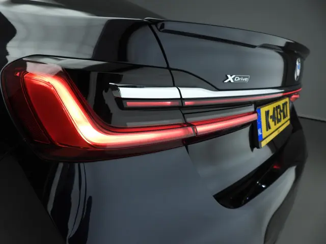 BMW 7 Serie 750i xDrive 2021 Benzine 56