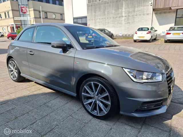 Audi A1 1.0 TFSI ADVANCE navi/s-line pakket 2018 Benzine 4