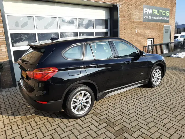 BMW X1 sDrive18i Executive 2017 Benzine 6