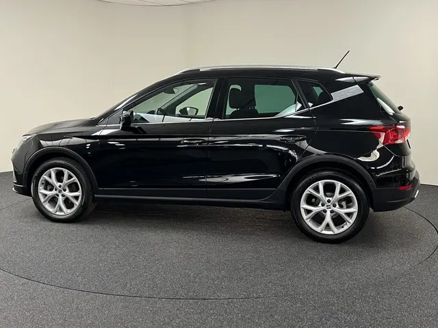 SEAT Arona 1.0 TSI FR 81 KW / 110 PK 2023 Benzine 4