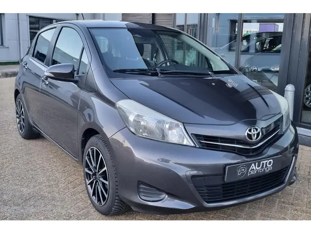 Toyota Yaris 2