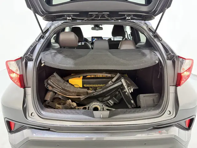 Toyota C-HR CH-R 1.8 Hybrid Executive 2017 Benzine 19