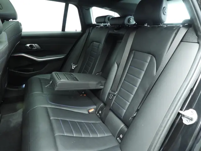 BMW 3 Serie Touring 330i xDrive 2022 Benzine 8