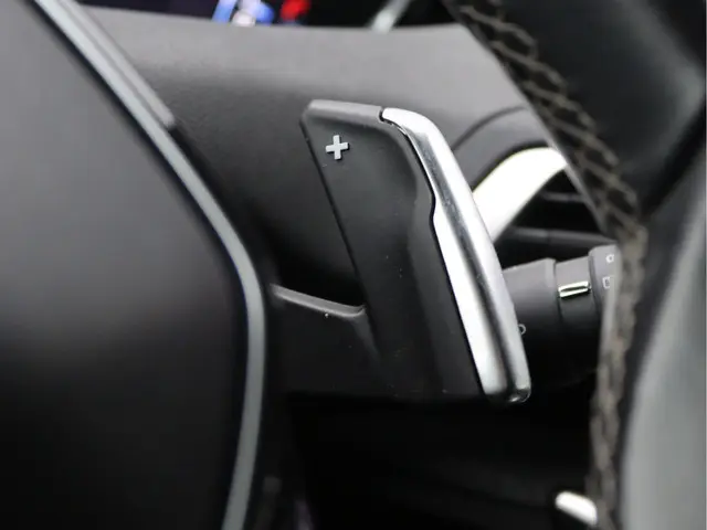 Peugeot 3008 1.6 e-THP Premium 2018 Benzine 39