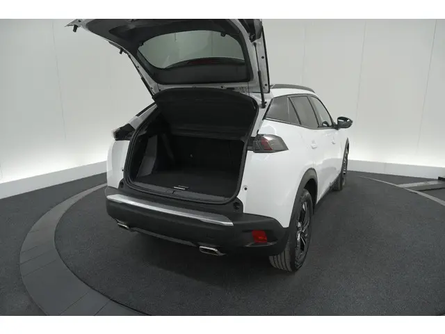 Peugeot 2008 PureTech 130 EAT8 Allure 2022 Benzine 60