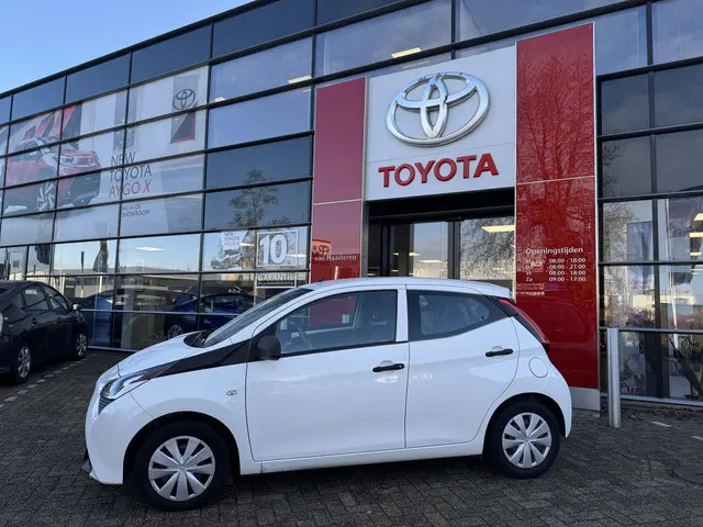 Toyota Aygo 1.0 VVT-i X-Fun, Bluetooth 2019 Benzine 2