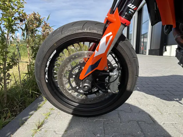 KTM 690 SMC R SMC-R 2023 Benzine 8