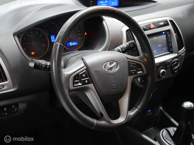 Hyundai i20 1.2i i-Deal 2013 Benzine 11