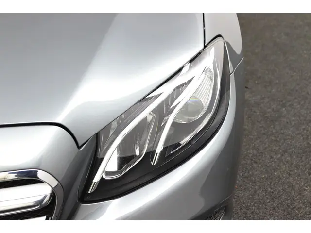 Mercedes-Benz E-Klasse 200 Business 2018 Benzine 33