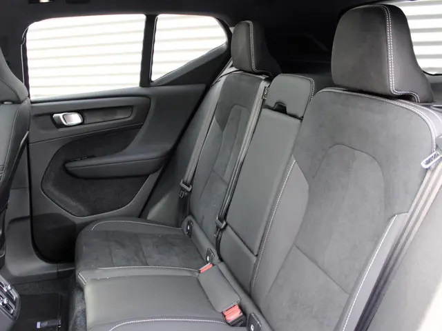 Volvo XC40 2.0 B4 Plus Black Edition 2025 Benzine 16