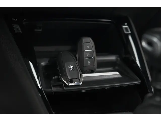 Peugeot 2008 PureTech 130 GT-Line 2020 Benzine 13