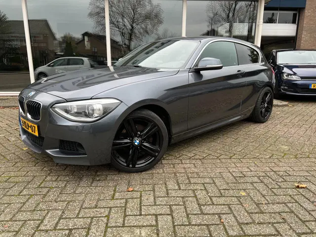 BMW 1 Serie 118i High Executive M-Pakket 2014 Benzine 2