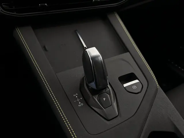 Lynk & Co 01 More 2025 Hybride Benzine 17