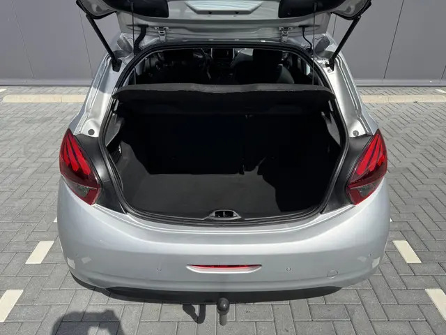 Peugeot 208 1.2 PureTech Blue Lion 2017 Benzine 21