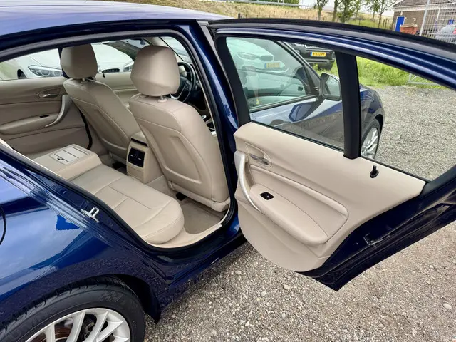 BMW 1 Serie 116i High Executive 2013 Benzine 30