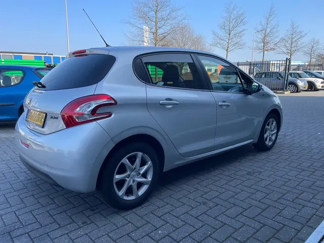 Peugeot 208 1.2 PureTech Style 2015 Benzine 4