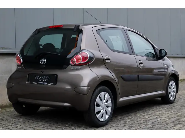 Toyota Aygo 1.0 VVT-i AUTOMAAT! 64.000km NAP! 2013 Benzine 10