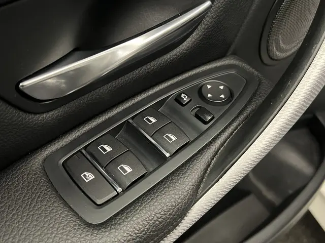 BMW 3 Serie 330i M Sport Edition 2018 Benzine 17