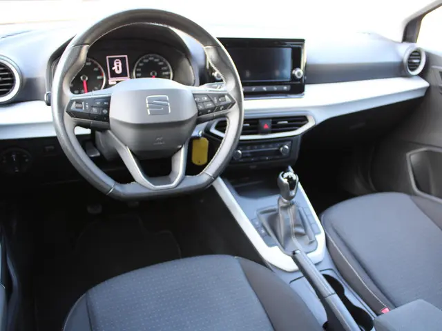 SEAT Arona 1.0 TSI 95PK Style 2023 Benzine 13