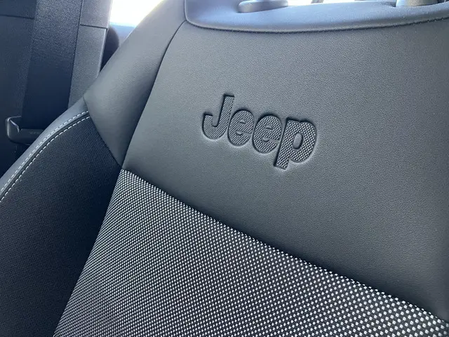 Jeep Avenger 1.2T 100 ALTITUDE 2024 Benzine 33