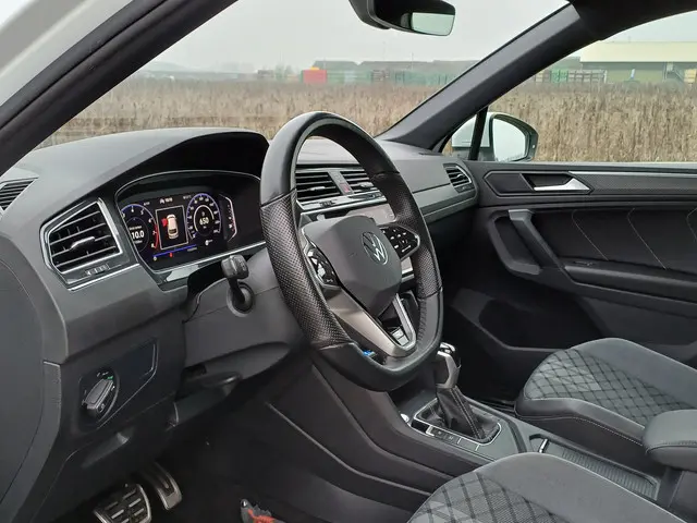 Volkswagen Tiguan 1.5 TSI R-Line Business+ 2023 Benzine 28