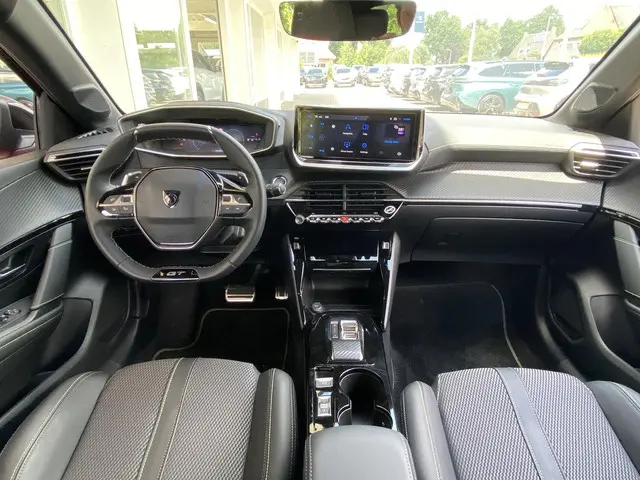 Peugeot 208 1.2 Hybrid 145 e-DCS6 GT 2024 Hybride Benzine 7