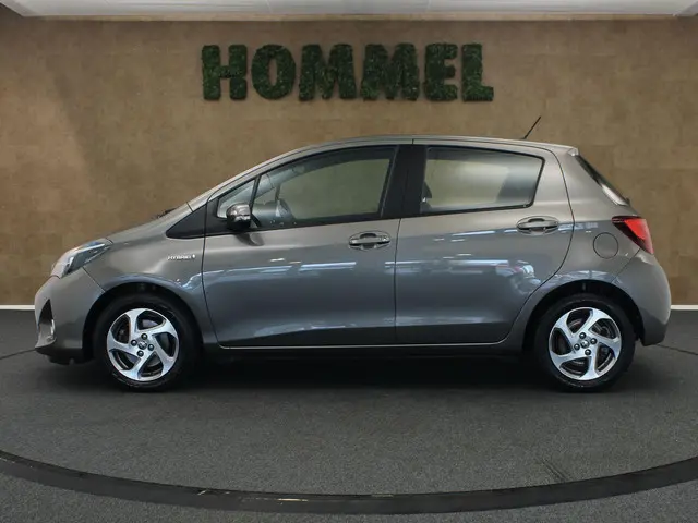 Toyota Yaris 1.5 Hybrid Trend 2016 Hybride Benzine 10