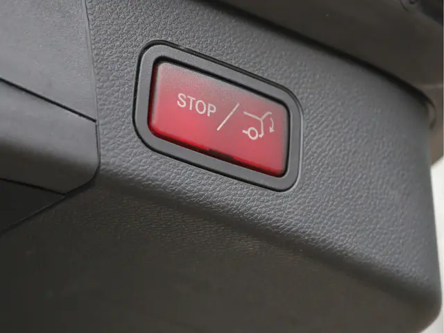 Mercedes-Benz C-Klasse Estate 180 AMG 2020 Benzine 64