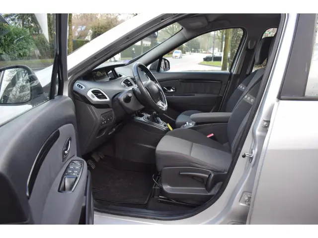 Renault Scénic 1.2 TCe Expression Trekhaak 2013 Benzine 12