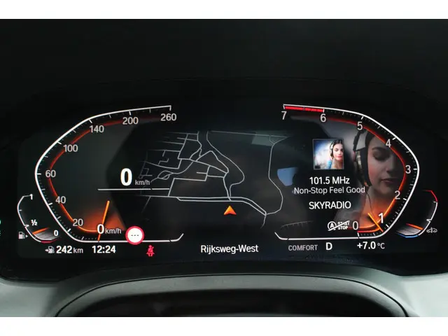 BMW 3 Serie 320i Executive Edition 2020 Benzine 25