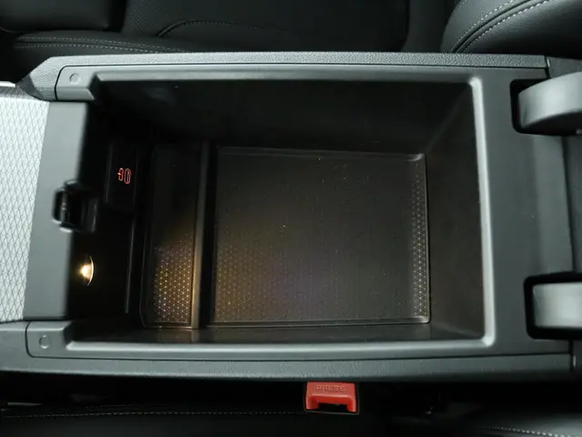 BMW 3 Serie Touring 318i 2025 Benzine 66