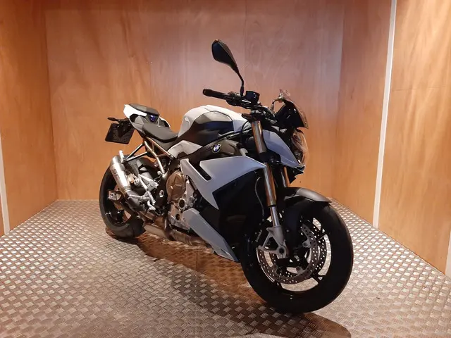 BMW S 1000 R  2