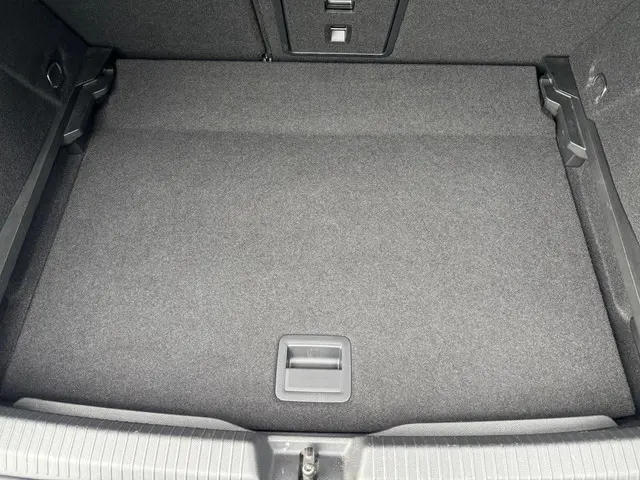 Volkswagen Golf 1.5 eTSI R-Line 2022 Benzine 40