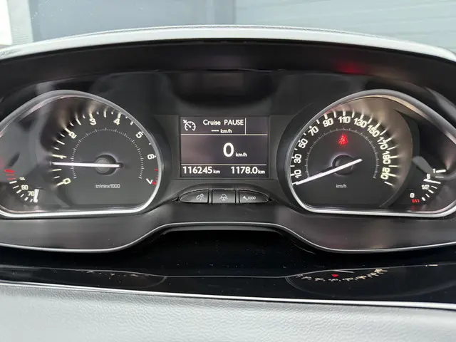 Peugeot 208 1.2 VTi Envy 2013 Benzine 18