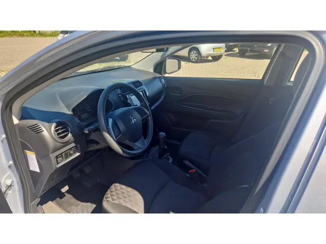 Mitsubishi Space Star 1.2 Entry 2023 Benzine 9