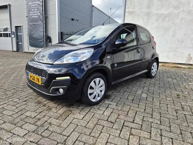 Peugeot 107 1.0 Envy 2013 Benzine