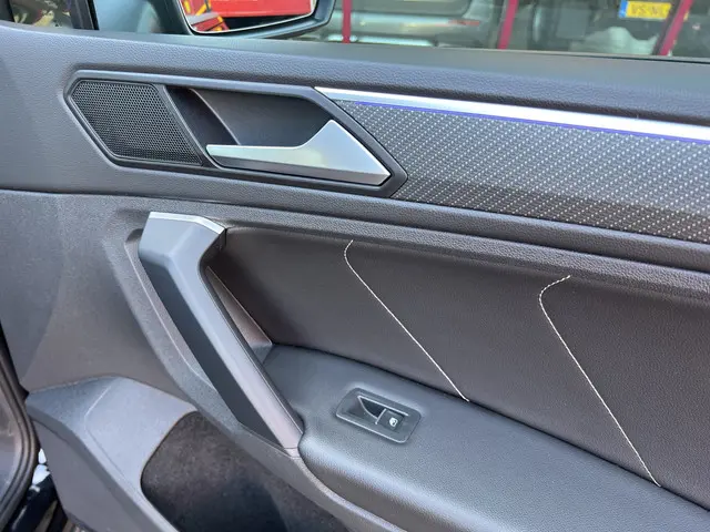 Volkswagen Tiguan 1.5 TSI R-Line Business+ 2023 Benzine 34