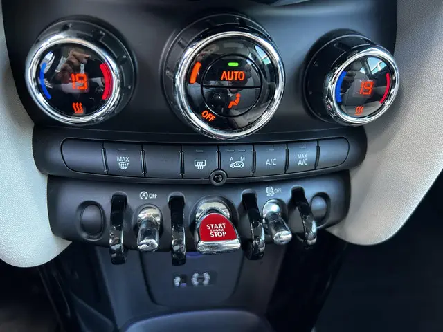 MINI Cooper Mini 1.5 First Born Edition 2014 Benzine 19