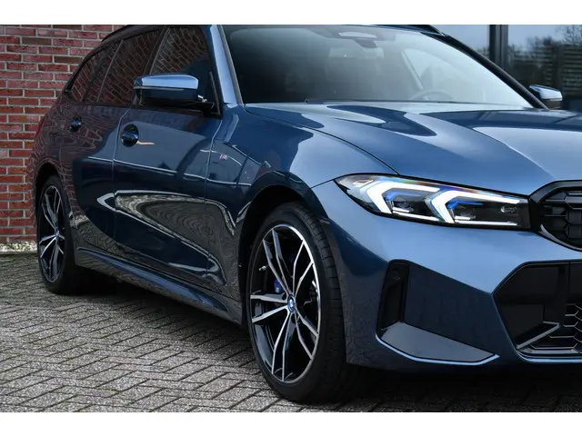 BMW 3 Serie Touring 330e M-Sport 2025 Hybride Benzine 33