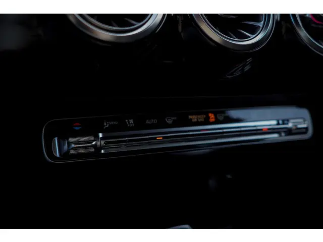 Mercedes-Benz CLA 250 e AMG Line 2023 Hybride Benzine 19